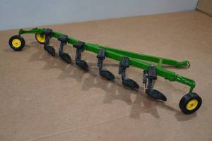lot 19 image: Ertl John Deere Six Bottom Plow