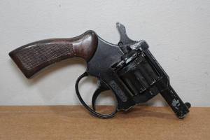 lot 25 image: Vintage Vanguard Cap Gun