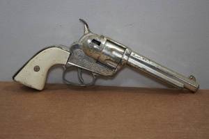 lot 27 image: Vintage Mattel Fanner 50 Cap Gun
