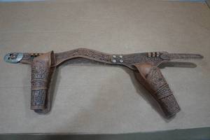 lot 30 image: Vintage Western Toy Gun Holster