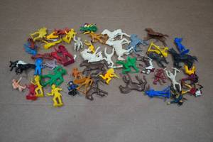 lot 34 image: Marx Toy Cowboys and Native Americans