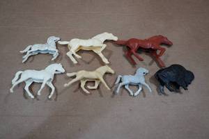 lot 40 image: Marx Mini Toy Horses