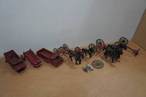 lot 46 image: Assorted Vintage Metal Farm Toys