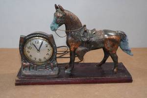 lot 47 image: Vintage Horse Mantle Clock