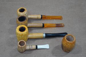 lot 61 image: 4 Vintage Corn Cob Tobacco Pipes