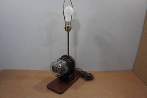 lot 62 image: Vintage Westinghouse Table Lamp