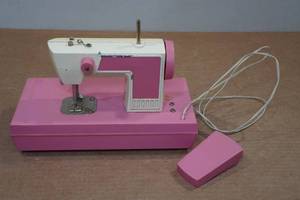 lot 154 image: Vintage Battery Operated Sewing Machine