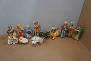 lot 212 image: Nativity Scene Figures
