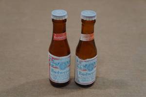 lot 220 image: Vintage Salt and Pepper Shaker Set - Budweiser Beer Bottles