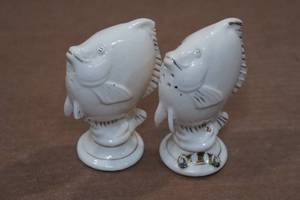 lot 221 image: Vintage Salt and Pepper Shaker Set - White Fish