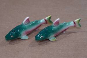 lot 225 image: Vintage Salt and Pepper Shaker Set - Trout