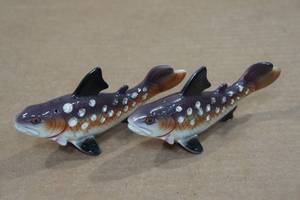 lot 229 image: Vintage Salt and Pepper Shaker Set - Trout