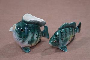 lot 232 image: Sunfish Cream Dish and Sugar Shaker