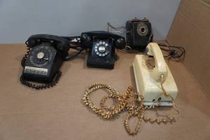 lot 239 image: Assorted Vintage Phones