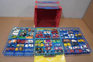lot 269 image: Vintage Garage Car Carry Case with Cars