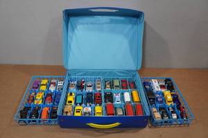 lot 270 image: Vintage Matchbox Carry Case with Cars