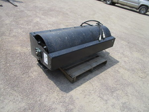 lot 387 image: Future Equipment Skid Steer 60 Roller (used a few hours)