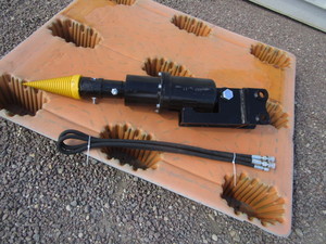 lot 37 image: Future Equipment Mini Excavator Wood Splitter Drill