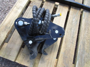 lot 100 image: Future Equipment Mini Excavator Hydraulic Attachment Quick Coupler
