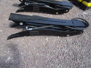 lot 156 image: Future Equipment 7 Ton Excavator Hydraulic Thumb