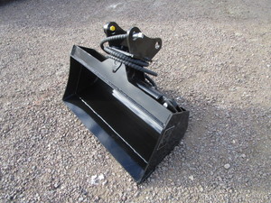 lot 148 image: Future Equipment 5 Ton Excavator 32 Tilting Bucket
