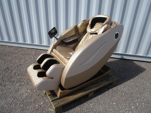 lot 194 image: Deluxe Massage Chair