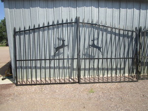lot 377 image: Future 14 Driveway Gate wDeer Design (has slight damage see pics)