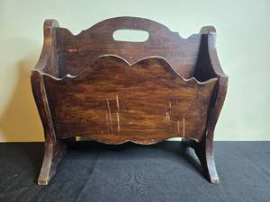 lot 106 image: Vintage Wooden Magazine Rack with Carved Handle