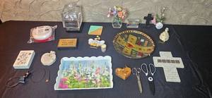 lot 129 image: Assorted Decorative Home Items and Folding TV Trays Lot