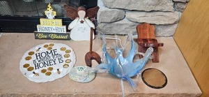 lot 154 image: Decorative Home Decor Collection with Honeybee Plaques, Angel Figure, and Hand Blown Art Glass Bowl