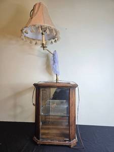 lot 173 image: Vintage Table Lamp with Display Case and Ornate Shade