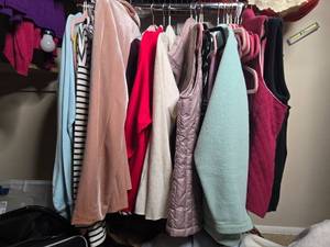 lot 176 image: Mixed Lot of Womens Sweaters and Vests Assorted Brands and Sizes