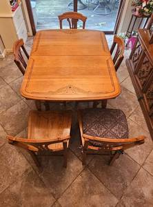 lot 194 image: Wood Dining Table with 5 Matching Chairs and Decorative Inlay