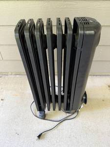 lot 208 image: DeLonghi TRRS2715EBK Oil-Filled Radiator Heater 1500W