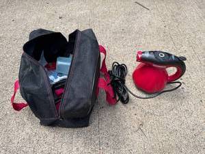 lot 225 image: Scunci Steamer Handheld Steam Cleaner with Accessories and Carry Bag