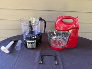 lot 248 image: Hamilton Beach 6 Speed Burst Mixer with Glass Bowl and Food Processor Set