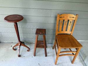lot 249 image: Set of 3 Vintage Wooden Furniture Pieces Chair, Stool, and Pedestal Table