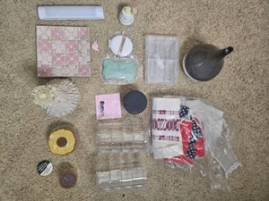 lot 289 image: Household and Beauty Assortment with Storage Containers and Decor