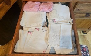 lot 348 image: Collection of Vintage Linen and Embroidered Handkerchiefs and Napkins