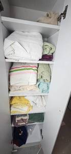 lot 352 image: Lot of Assorted Bath Towels