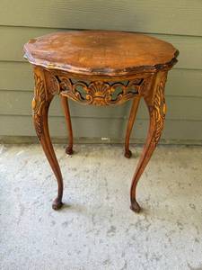lot 406 image: Carved Wood Side Accent Table with Scalloped Top