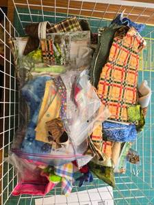 lot 437 image: Large Collection of Quilting and Craft Fabric Remnants and Scraps