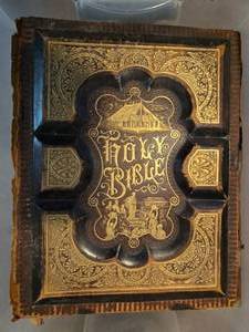 lot 492 image: Antique Illustrated Parallel Bible with Ornate Cover