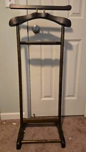 lot 493 image: Wooden Valet Stand with Hanger and Accessory Bars 42 x 18