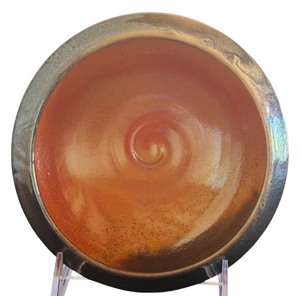 lot 79 image: Handcrafted Eric Stohl Stoneware Porcelain Terra-Cotta Dish