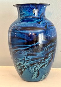 lot 24 image: Artisan Crafted Signed Blue Swirl Glass Vase, 6.75 Inch Height