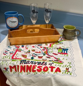 lot 201 image: Minnesota Collectibles Set with Towels, Mugs, Champagne Flutes, and Wooden Caddy
