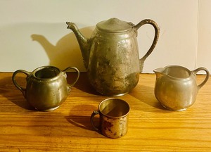 lot 443 image: Vintage Teapot and Cups