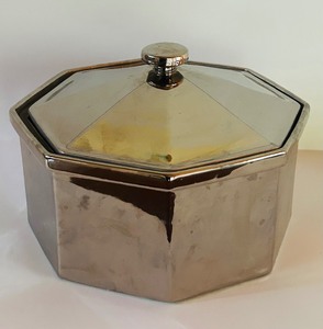 lot 401 image: Lidded Silver Dish
