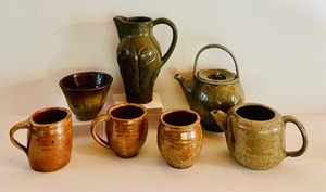 lot 352 image: Pottery Pieces